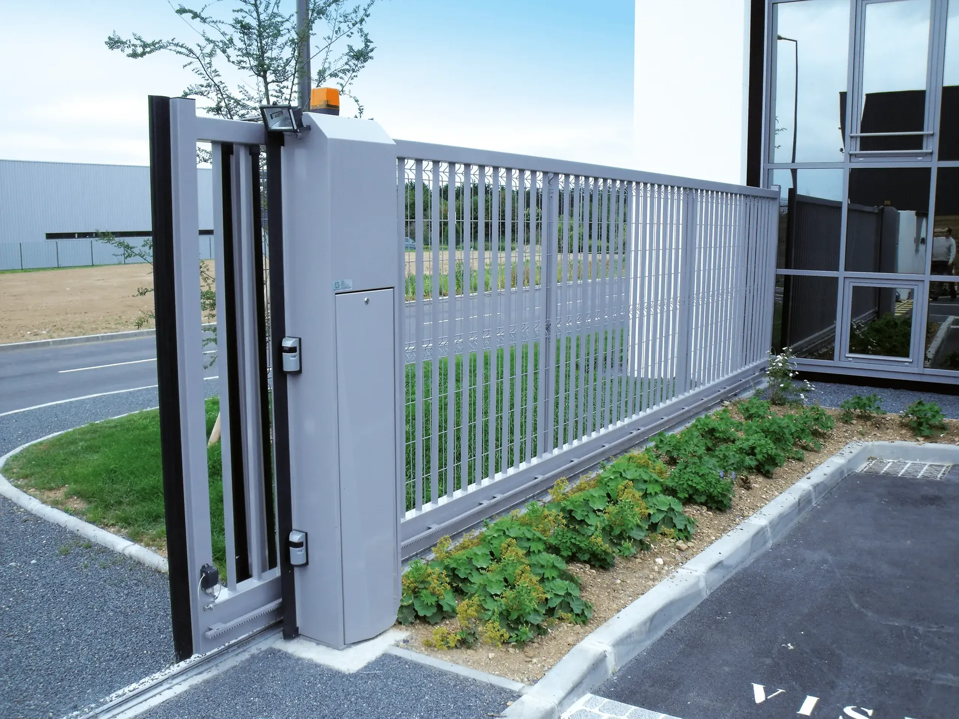 Portail Coulissant Industriel – en situation